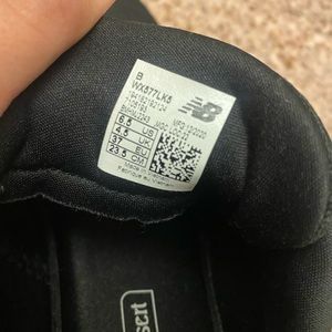 Black New Balance 577, size 6.5